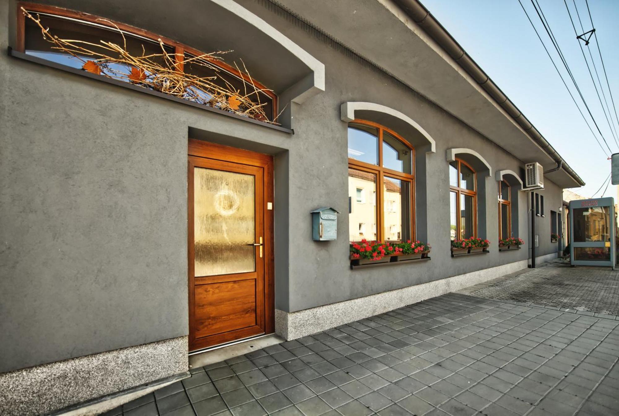 Penzion Vinarstvi Cervinka Horni Vestonice Exterior photo